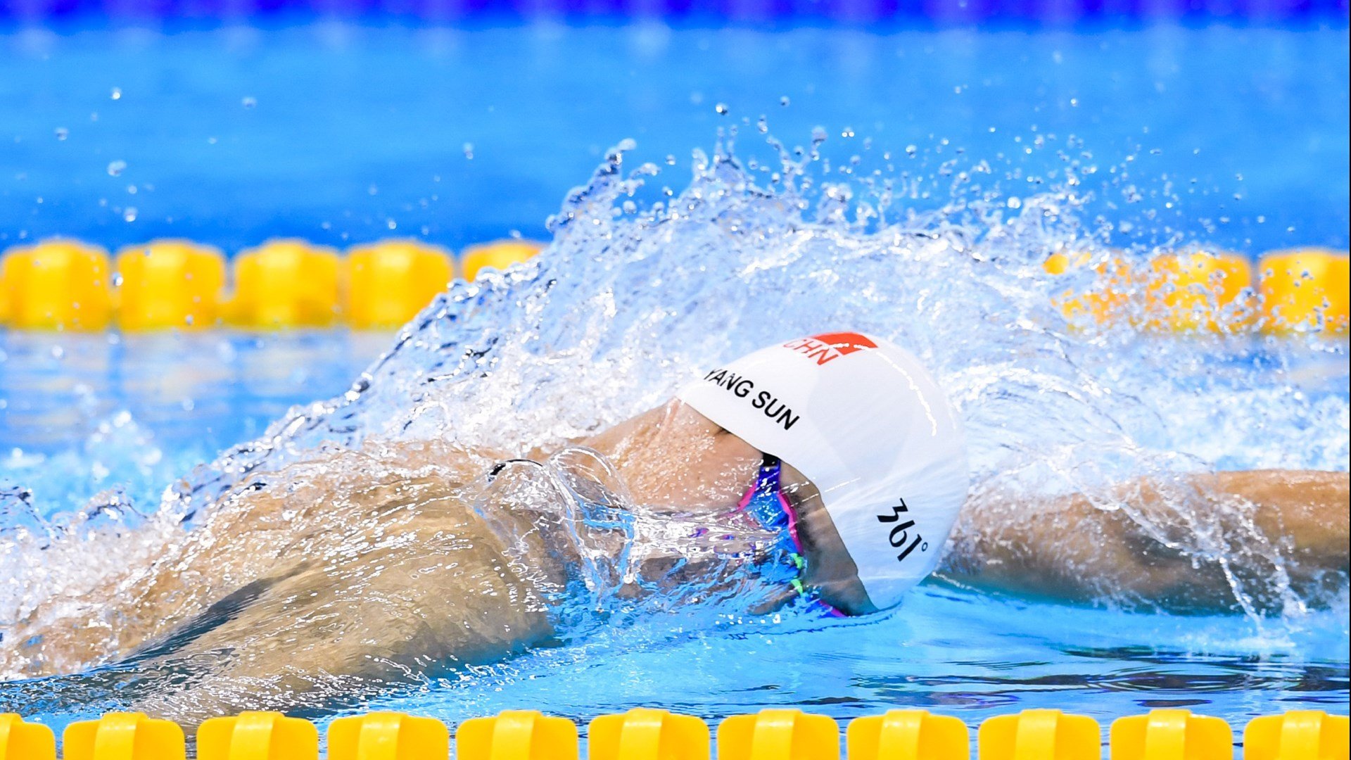 从挫折中崛起：车手的逆境成长故事，励志车手故事