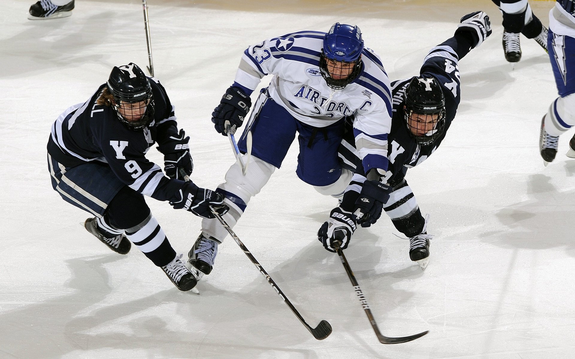 战火蔓延全球，女子足球再掀狂潮，女子足球比赛